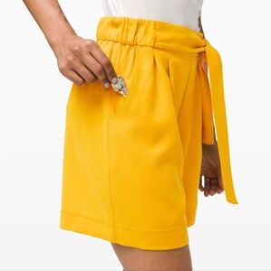 Lululemon Noir Short 5.5" in Honeycomb